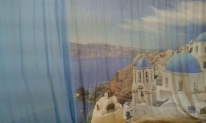 tenda in mussola stampata con panorama dell'isola santorini RIF: TC377